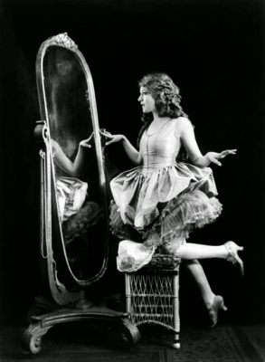 Ziegfeld Follies! A Spectacle of Song, Dance and Hollywood Glamour!